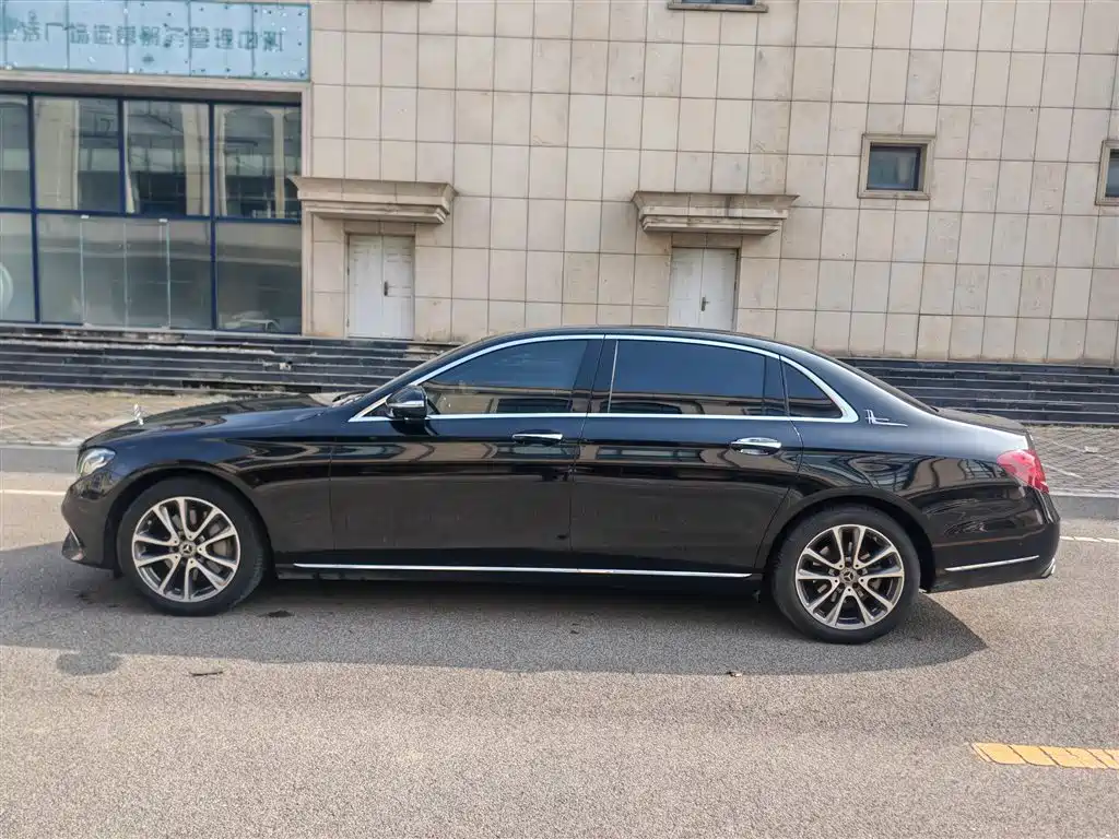 Mercedes-Benz E-Class — миниатюра 5