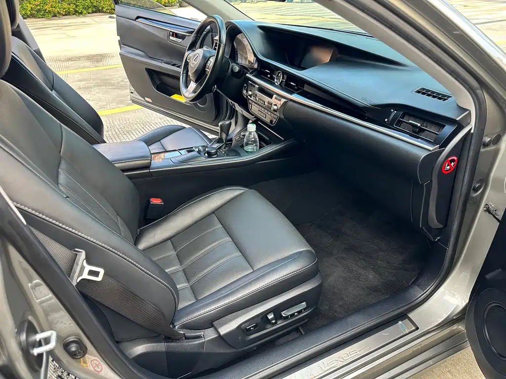 Lexus ES — миниатюра 8