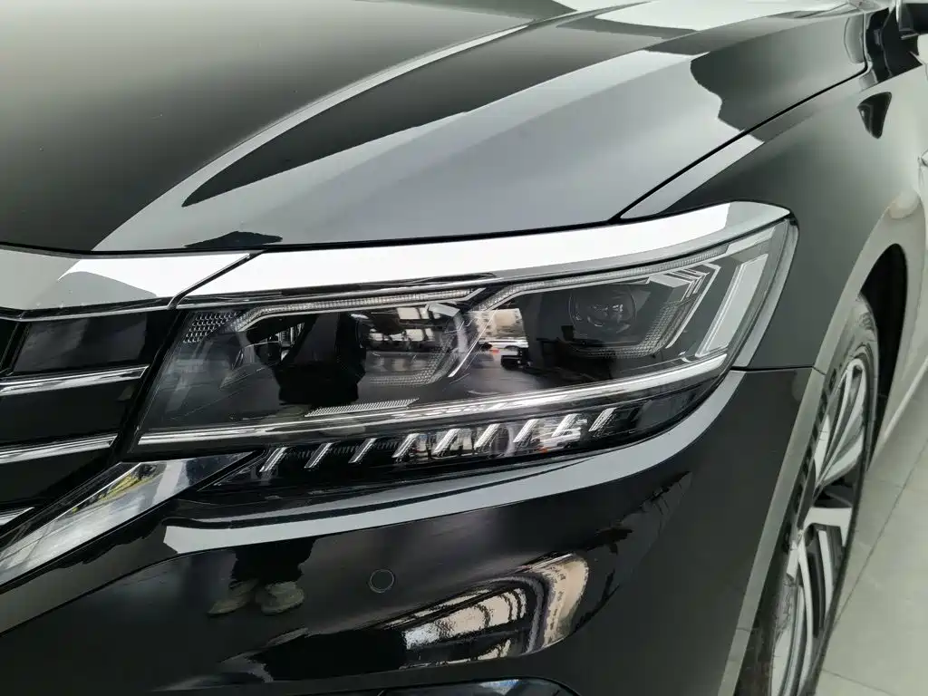 Volkswagen Passat PHEV — миниатюра 7