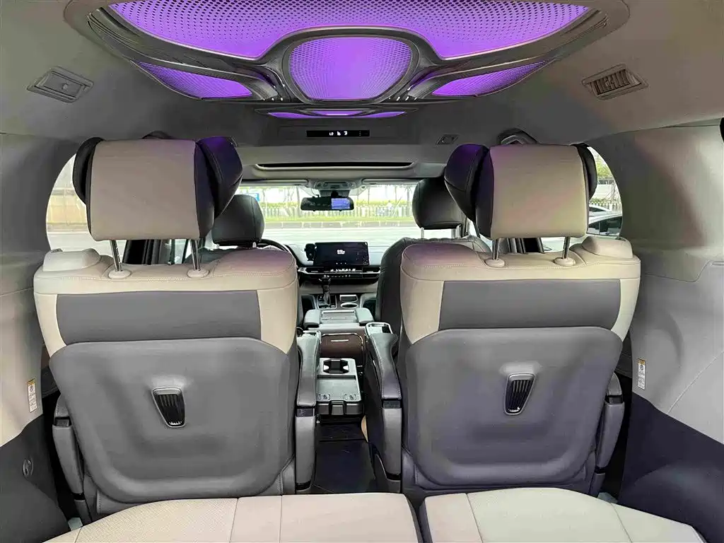 Toyota Sienna — миниатюра 22