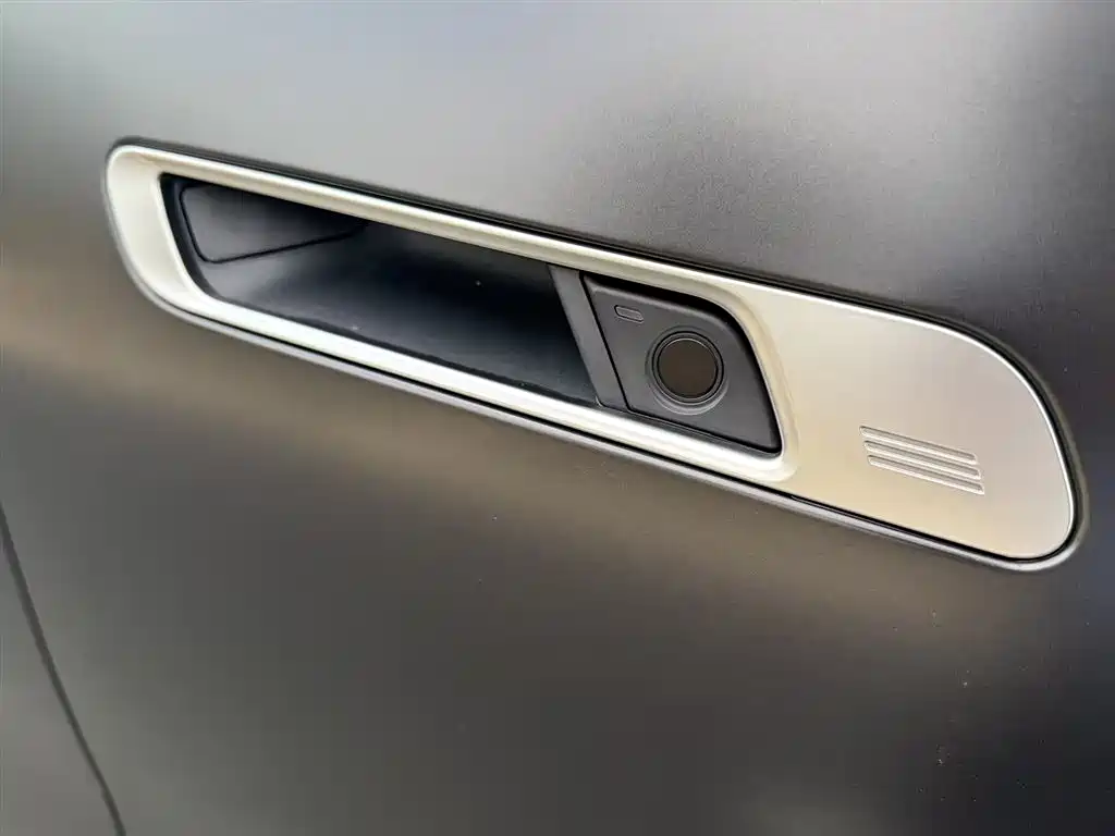 BMW i7 — миниатюра 8
