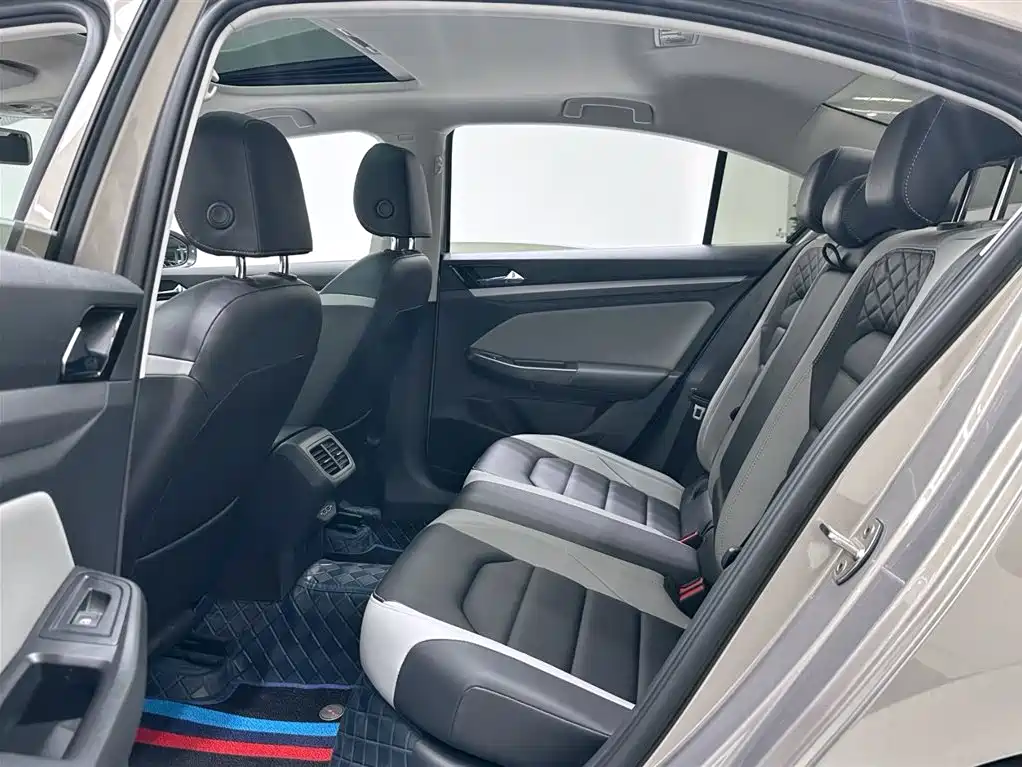 Volkswagen Bora 2023 300TSI DSG