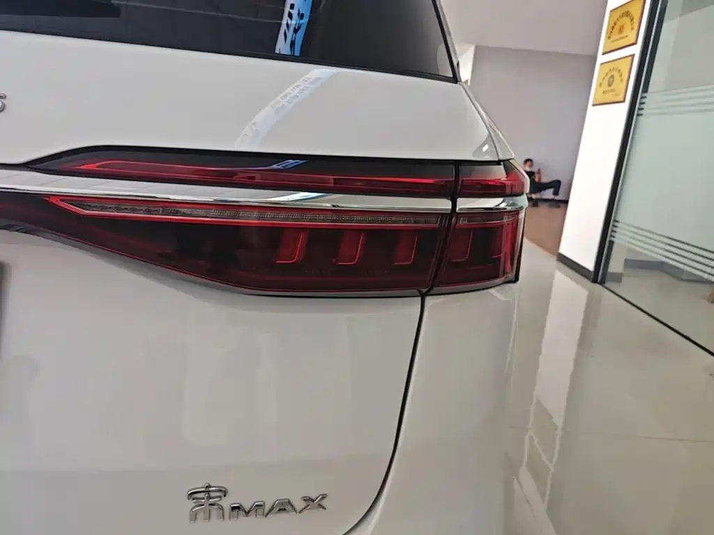 BYD MAX New Energy — миниатюра 8