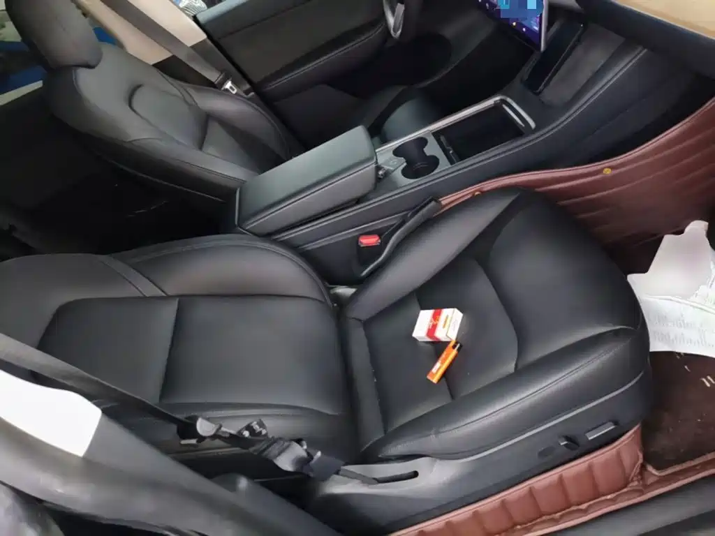 Tesla Model Y — миниатюра 25