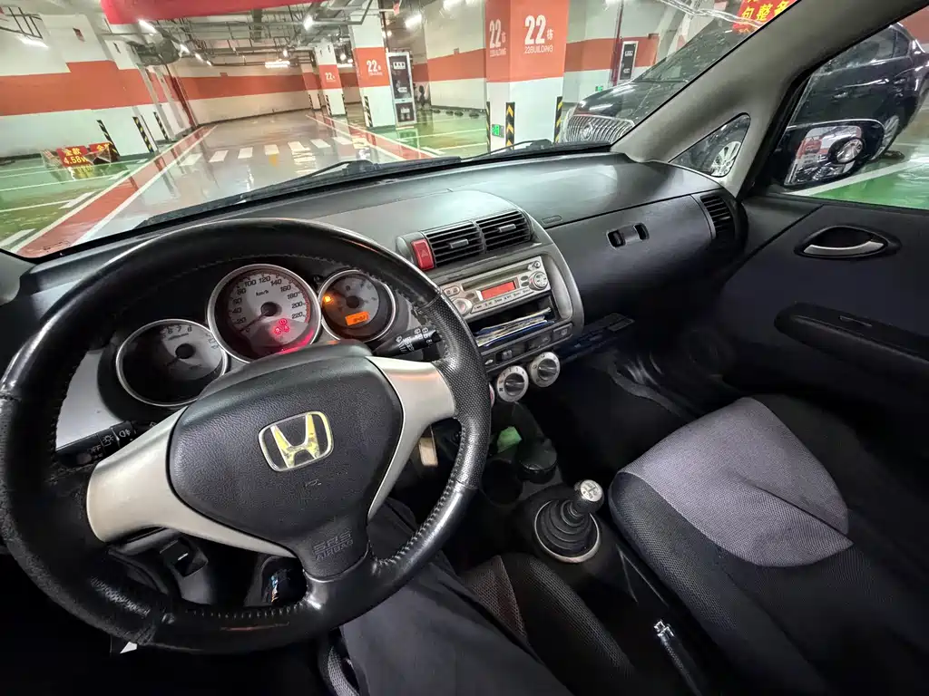 Honda Fit — миниатюра 8