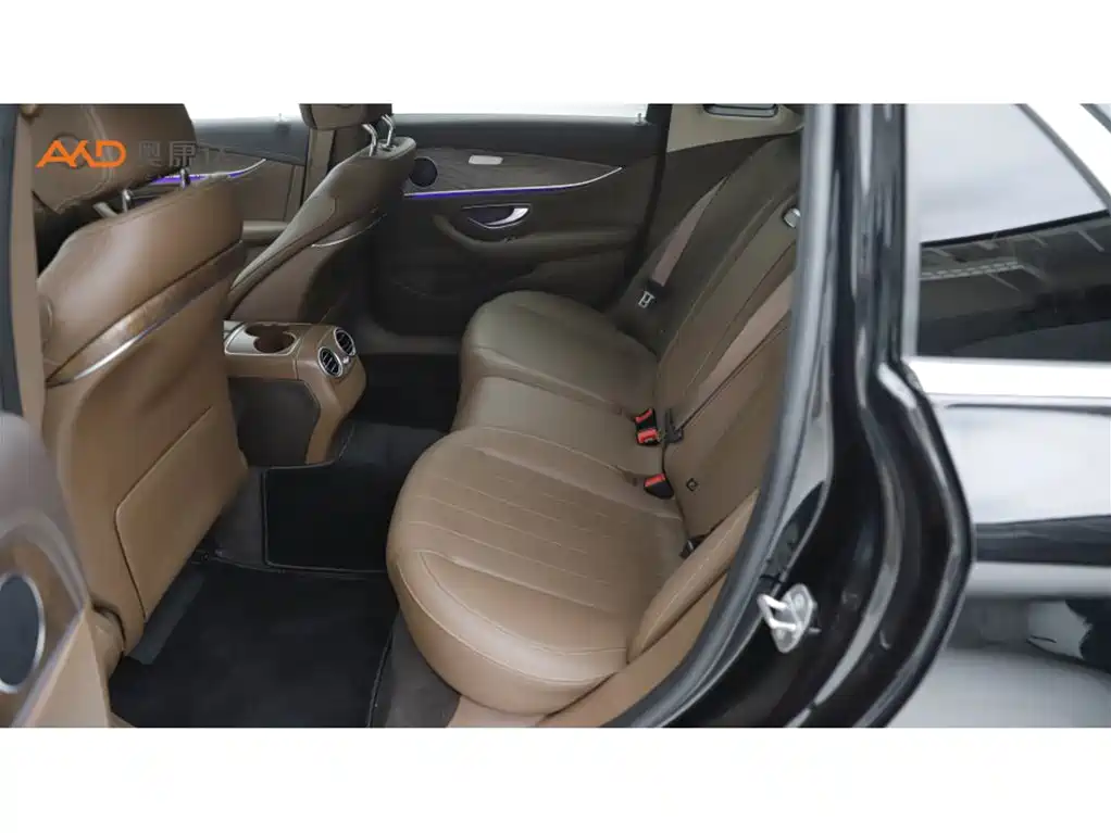 Mercedes-Benz E-Class — миниатюра 7