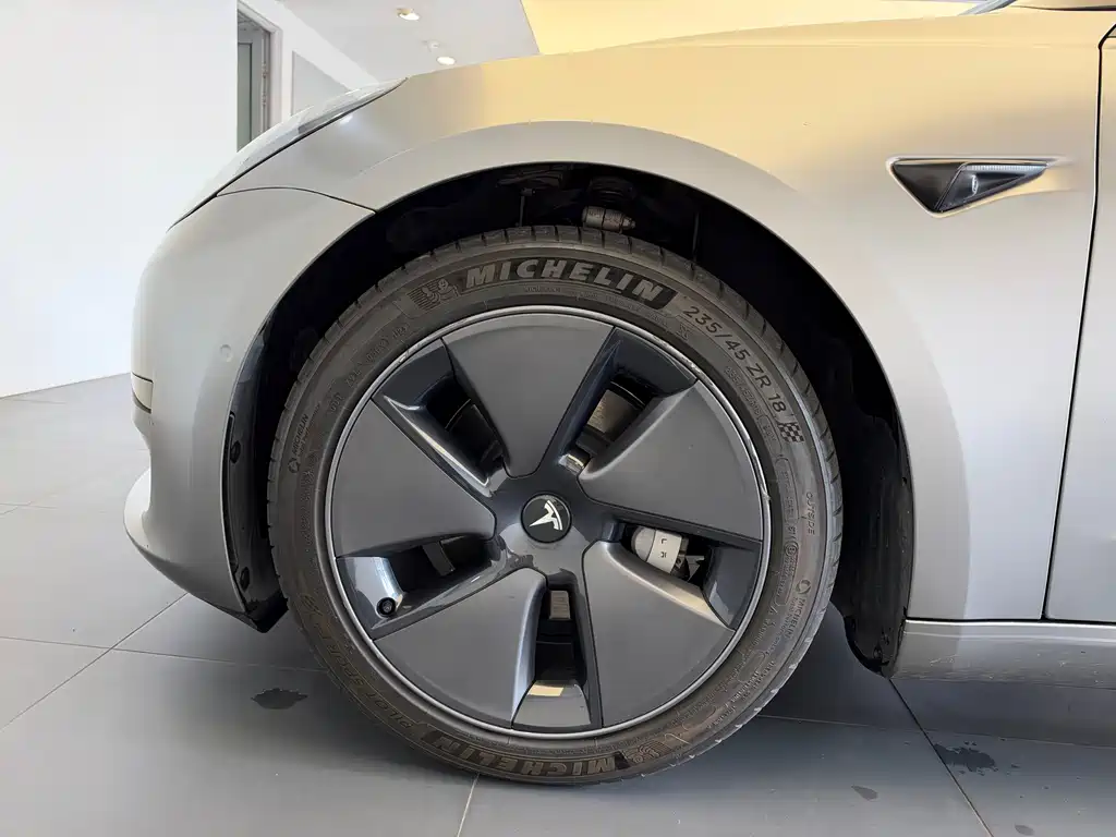 Tesla Model 3 — миниатюра 12
