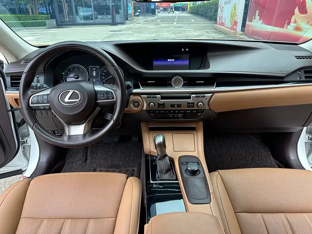Lexus ES — миниатюра 10