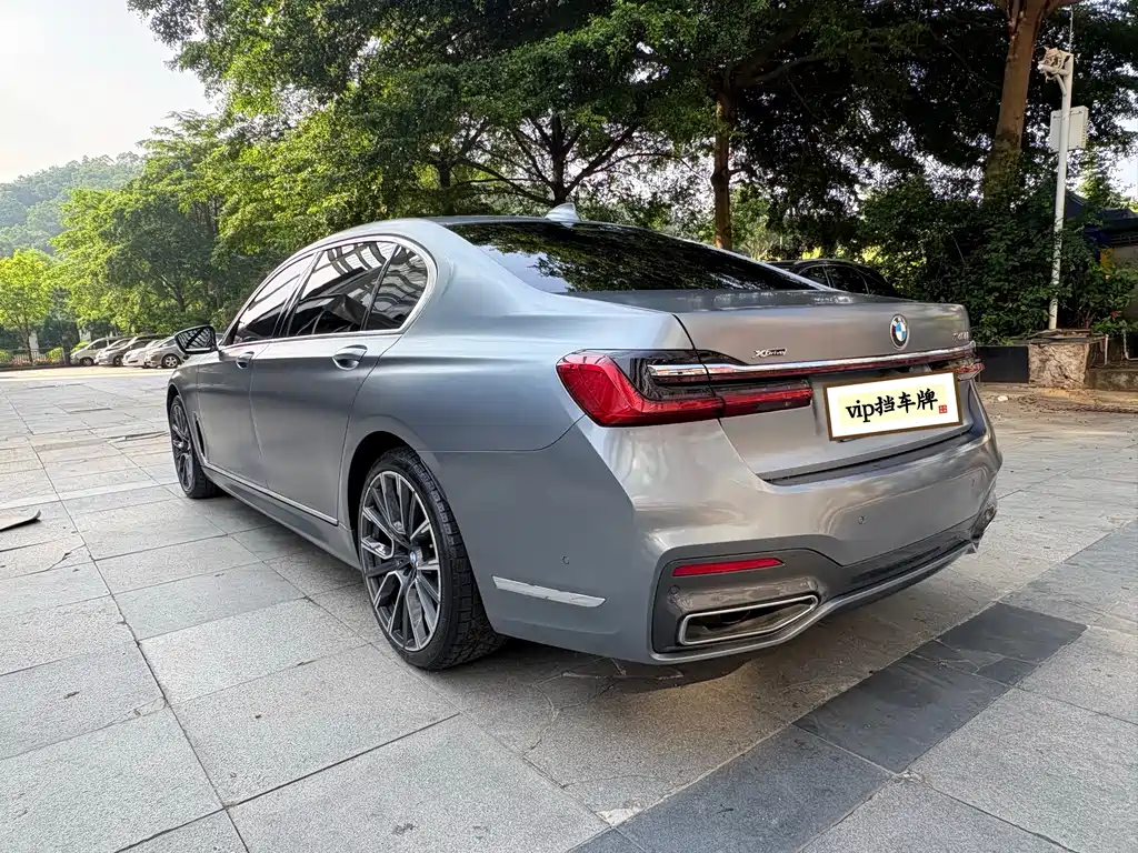 BMW 7 Series — миниатюра 6