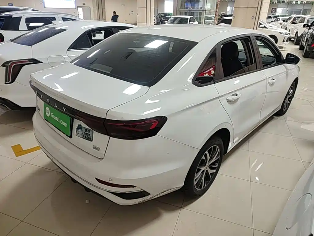 Geely Emgrand 2025 4 1.5L CVT