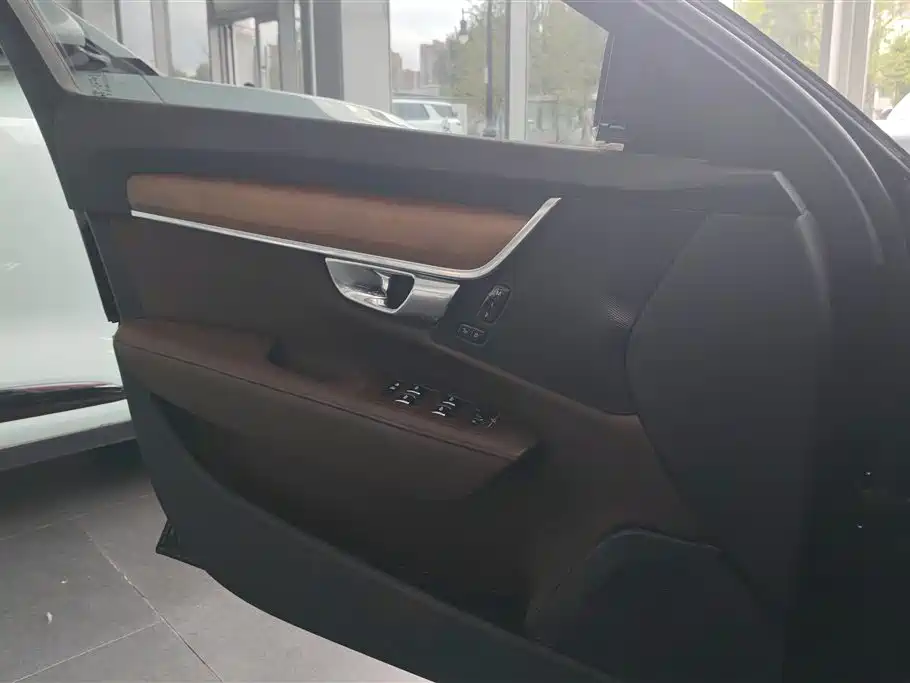 Volvo S90 2020 T8 E Luxury