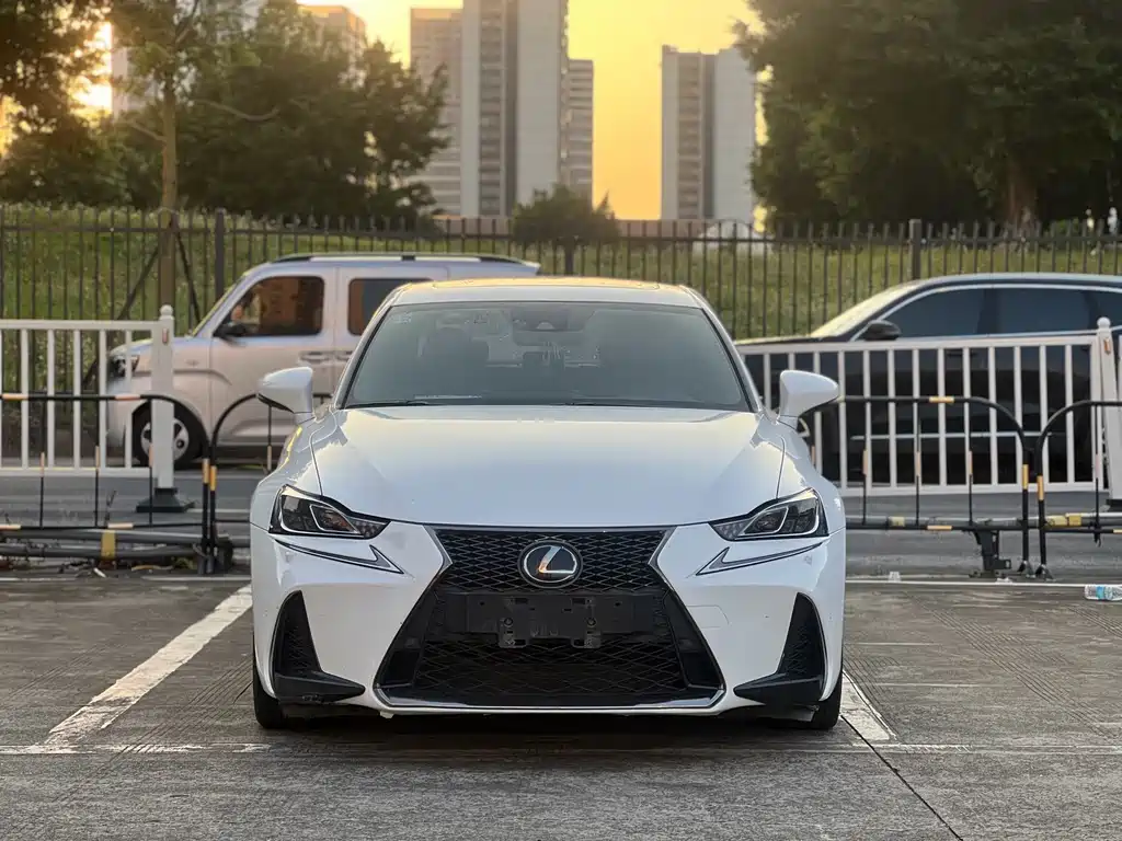 Lexus IS — миниатюра 2