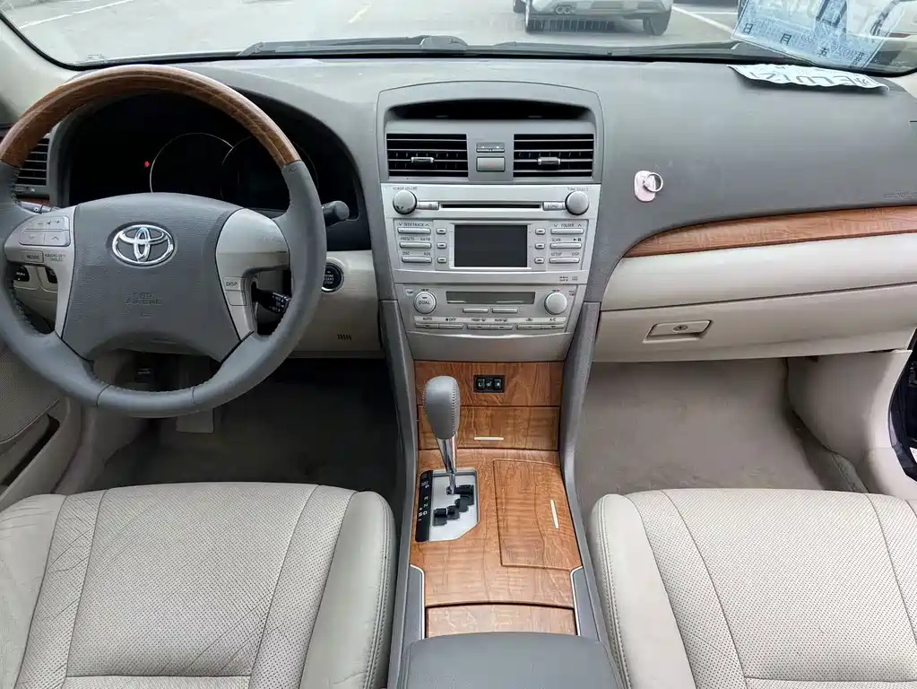 Toyota Camry — миниатюра 11