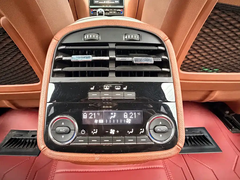 Maserati Quattroporte — миниатюра 13
