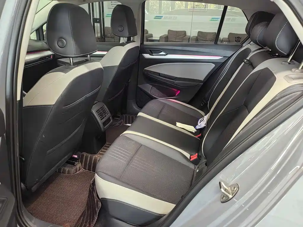 Volkswagen Golf — миниатюра 9