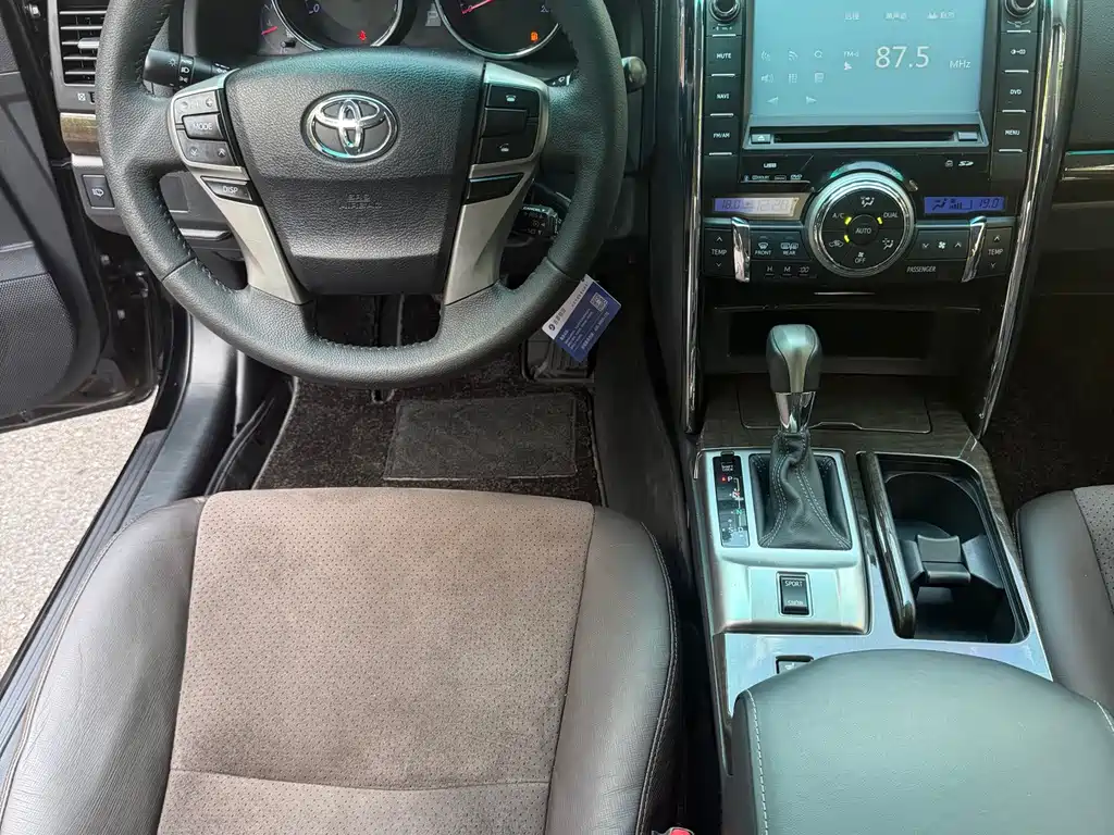 Toyota Reiz — миниатюра 8