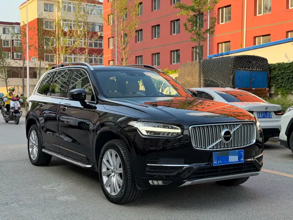 Volvo XC90 2018 T6 7 мест