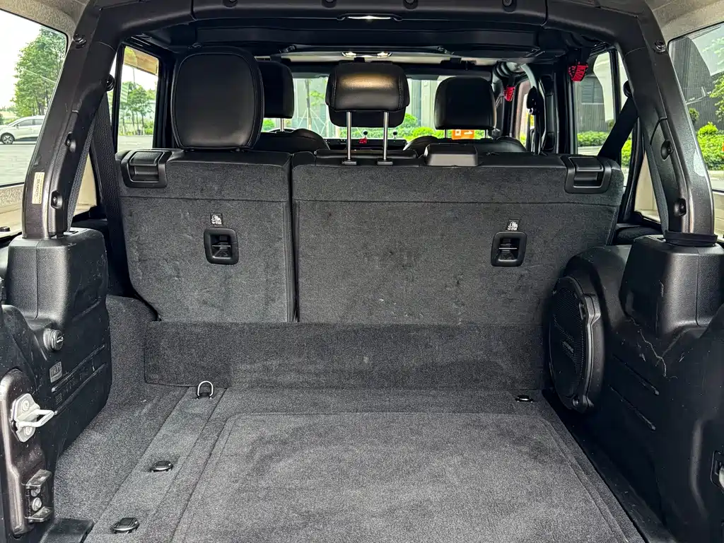 Jeep Wrangler PHEV — миниатюра 16