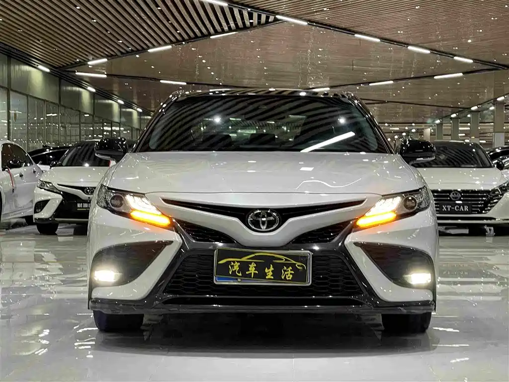 Toyota Camry — миниатюра 2