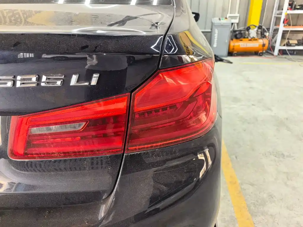 BMW 5 Series — миниатюра 8