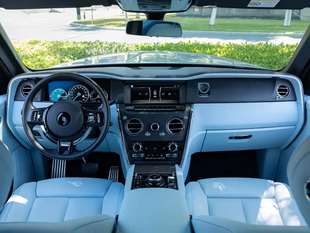 Rolls-Royce Cullinan — миниатюра 12