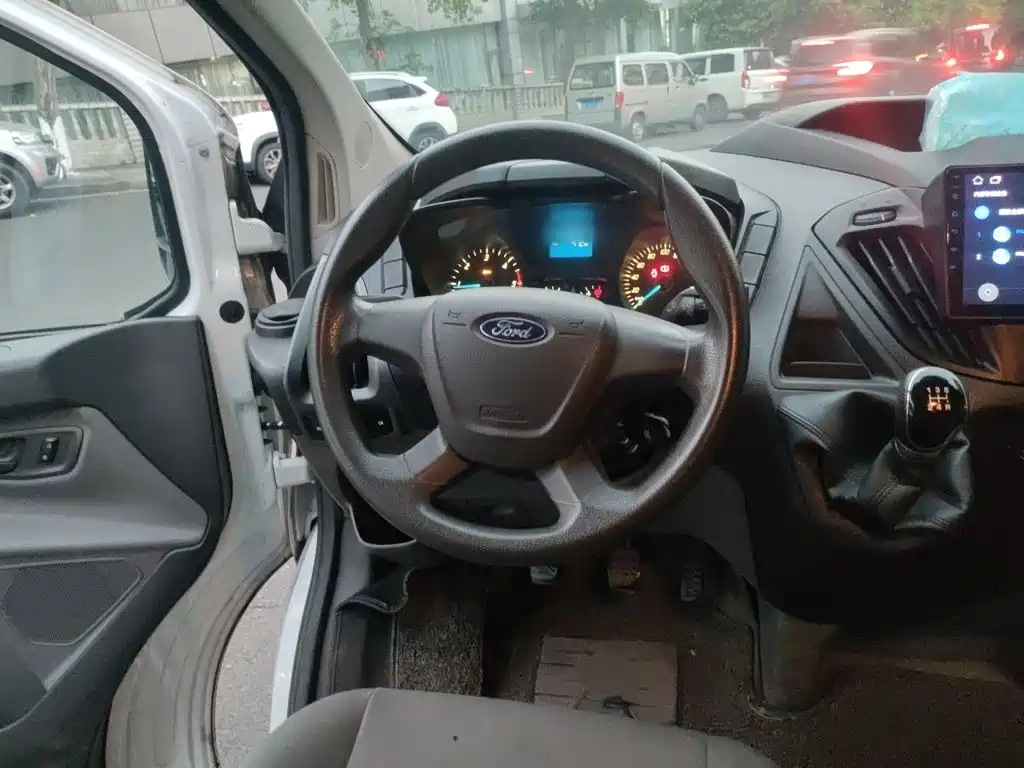 Ford Transit — миниатюра 6