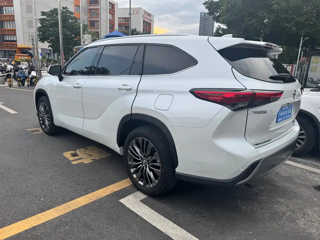 Toyota Highlander 2026 2.5L Luxury 7 мест