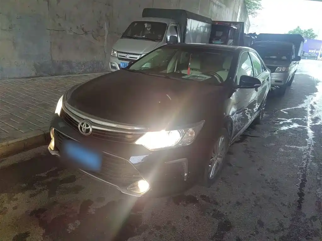 TOYOTA CAMRY