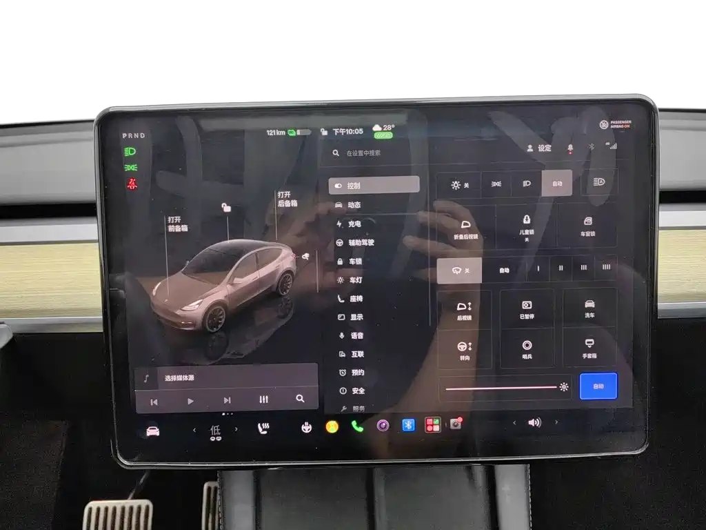 Tesla Model Y — миниатюра 21