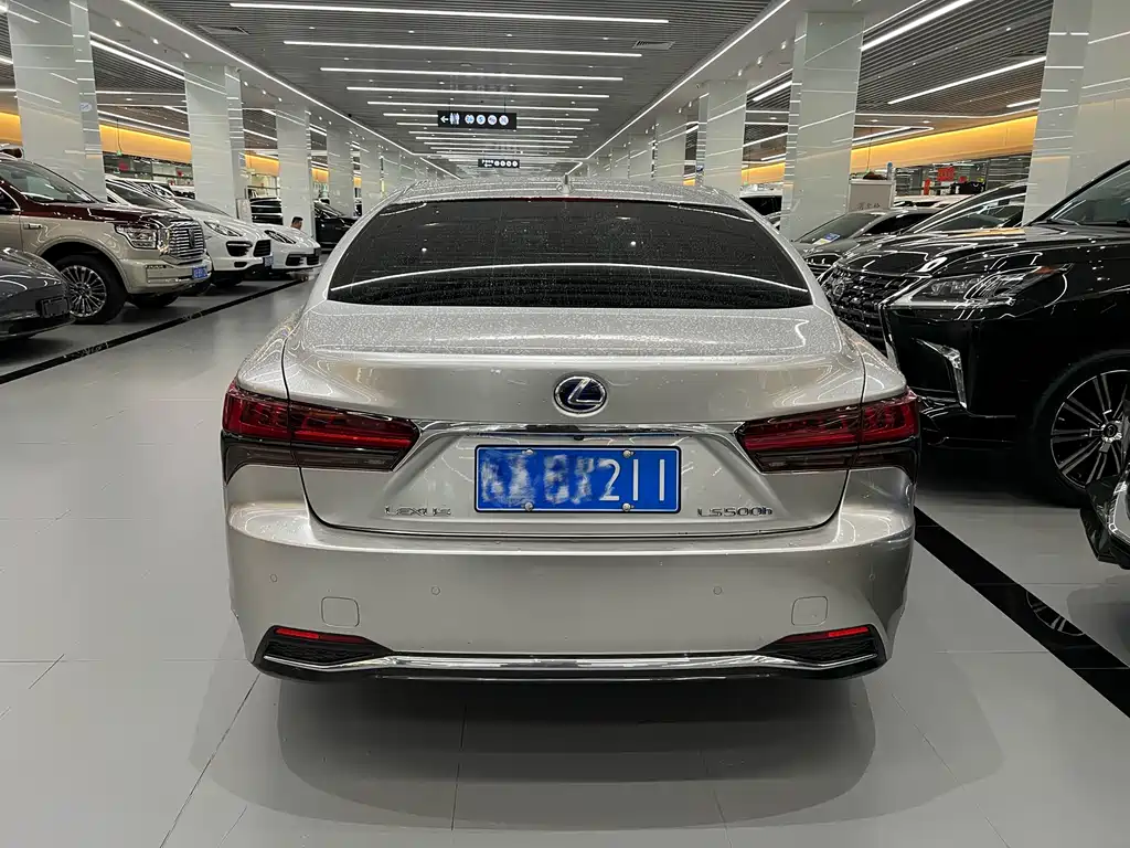 Lexus LS 2021 500h Luxury