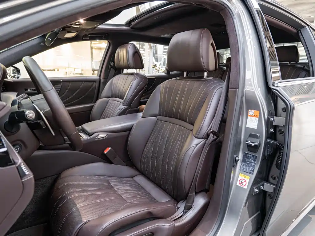 Lexus LS — миниатюра 11