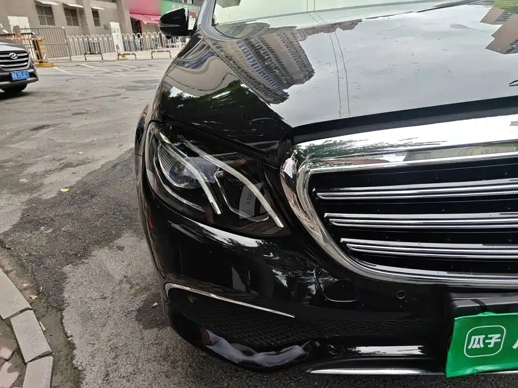 Mercedes-Benz E-Class — миниатюра 7