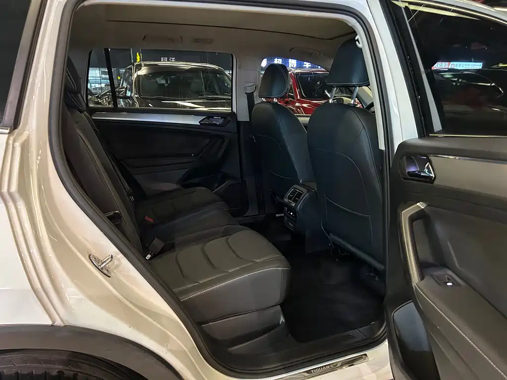 Volkswagen Tiguan L L 2019 330TSI AT Comfort VI