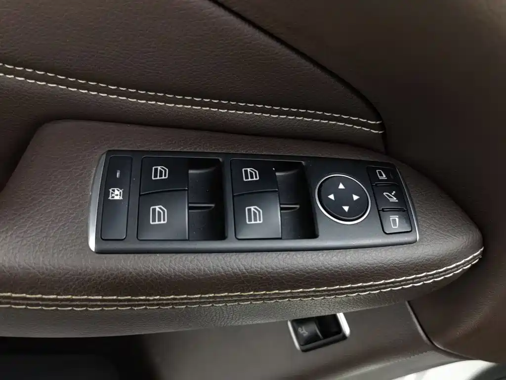 Mercedes-Benz GLE (Import) — миниатюра 9