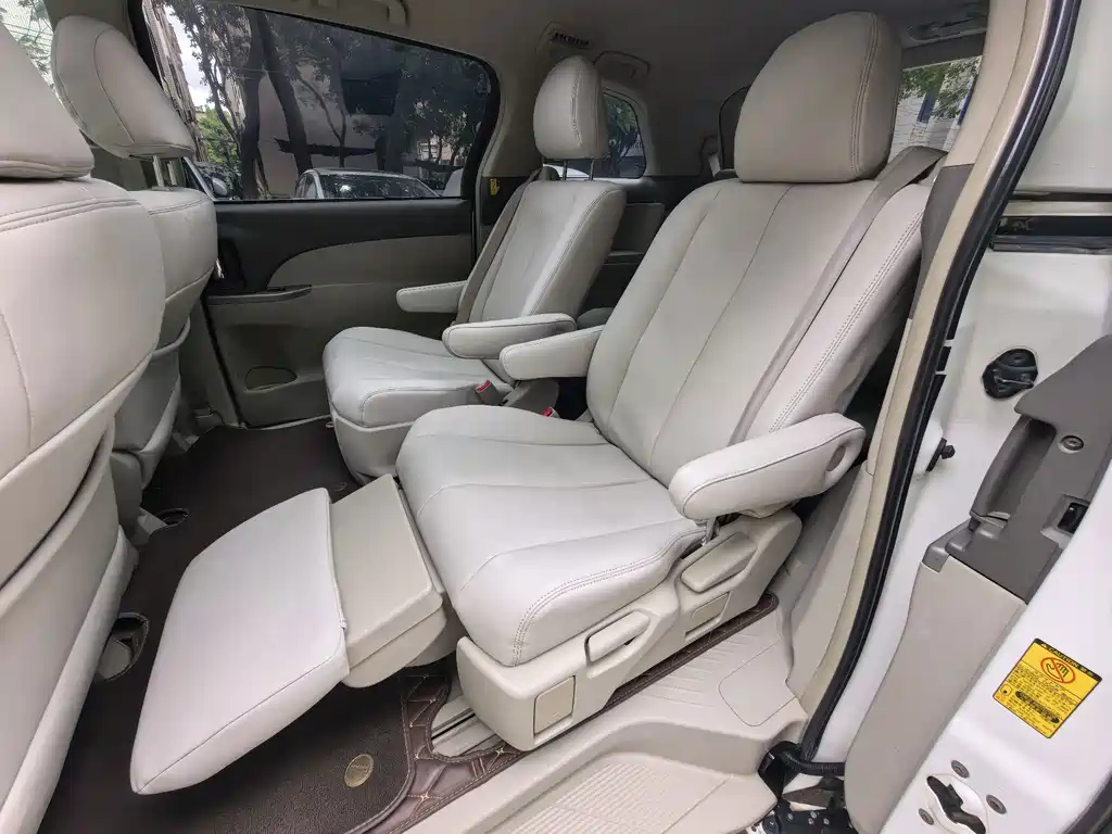 Toyota Previa — миниатюра 14