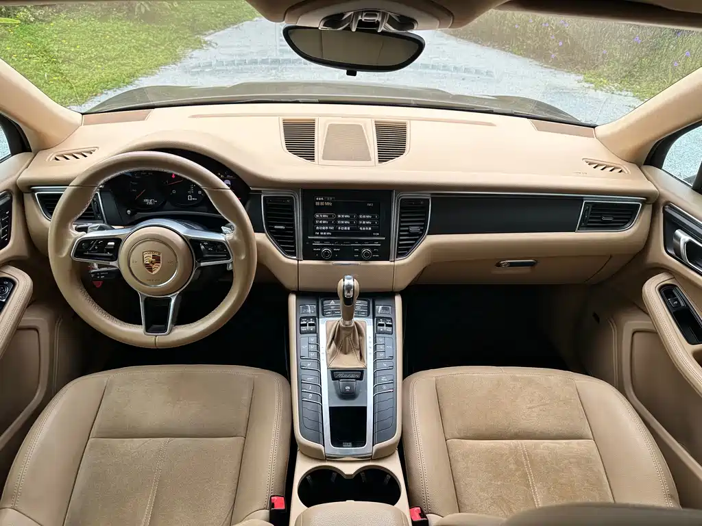 Porsche Macan — миниатюра 12