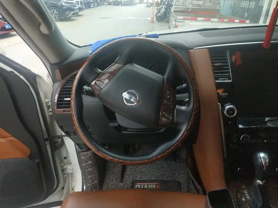 Nissan Patrol — миниатюра 15