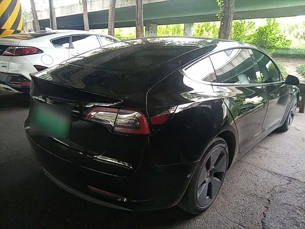 Tesla Model 3 — миниатюра 7