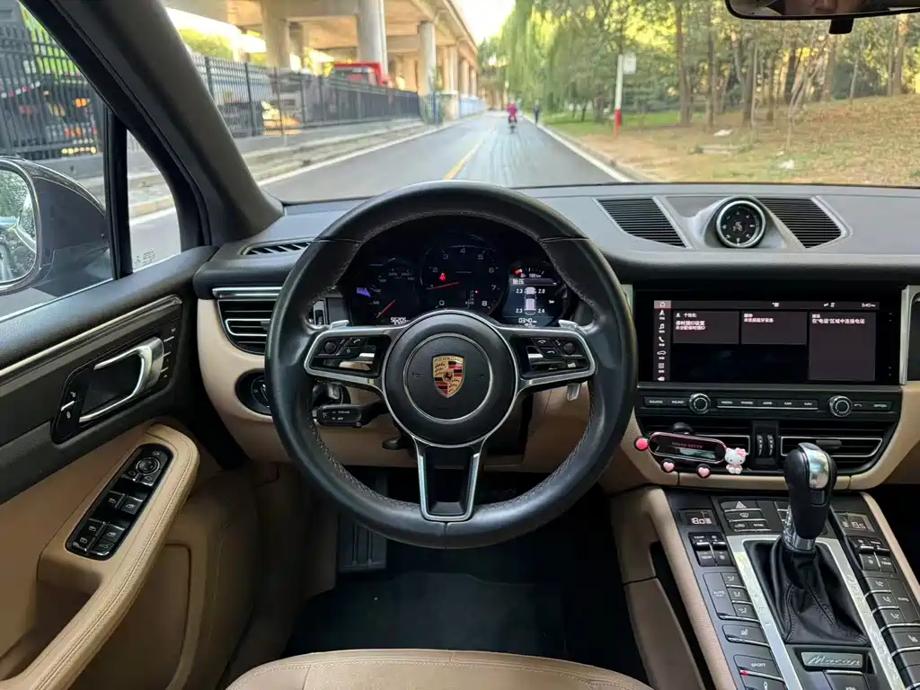 Porsche Macan — миниатюра 5
