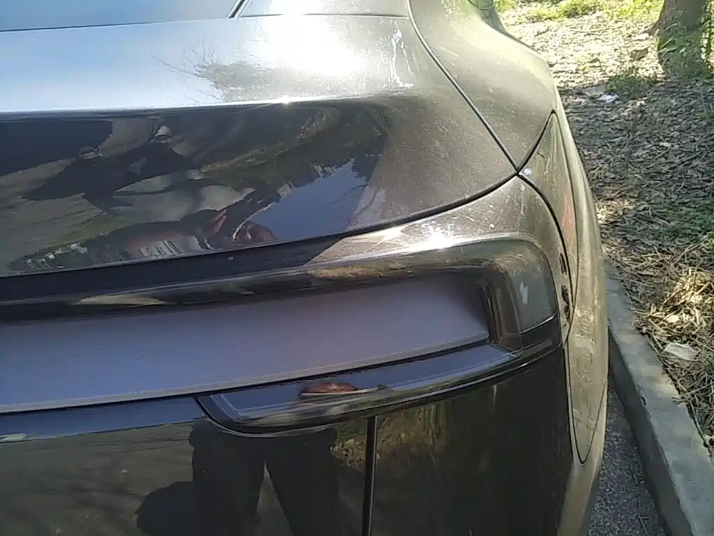 Tesla Model Y — миниатюра 8