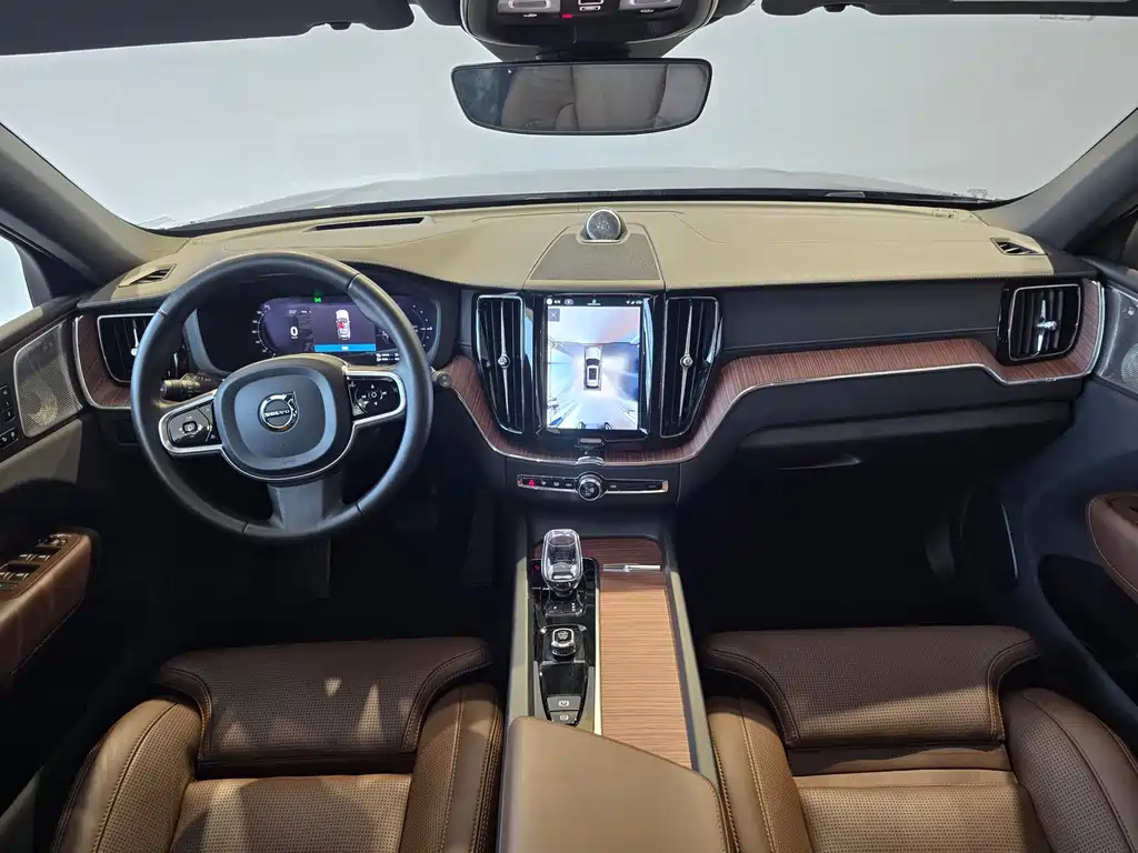 Volvo XC60 PHEV — миниатюра 8