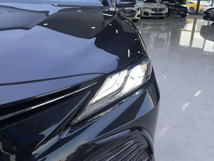 Toyota Camry 2021 2.0G Luxury
