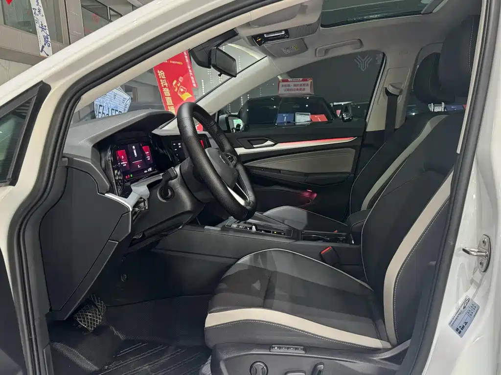 Volkswagen Golf 2023 280TSI DSG Pro
