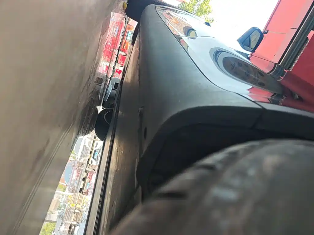 Tesla Model Y — миниатюра 22