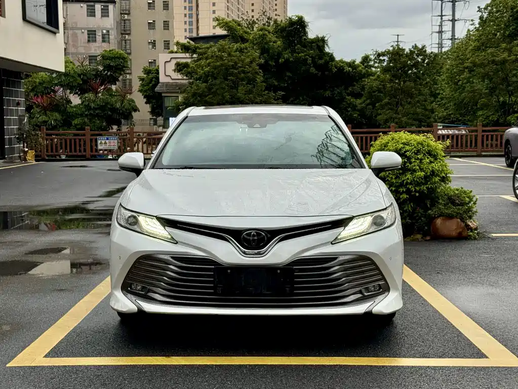 Toyota Camry — миниатюра 3