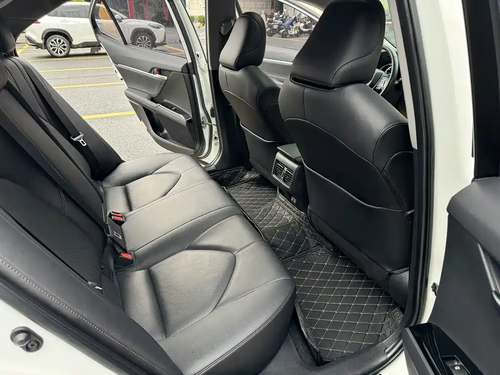 Toyota Camry — миниатюра 13