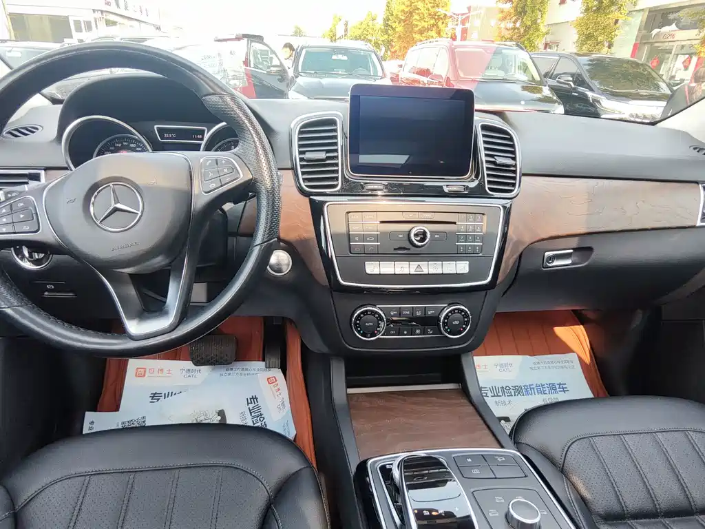 Mercedes-Benz GLE (Import) — миниатюра 9