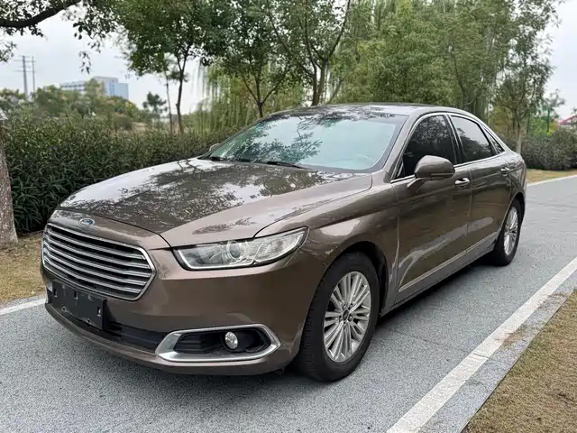 FORD TAURUS 2019