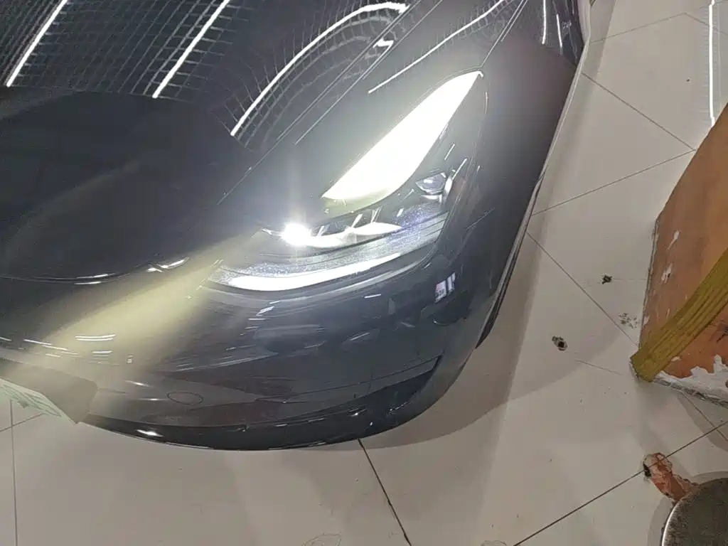Tesla Model 3 — миниатюра 24