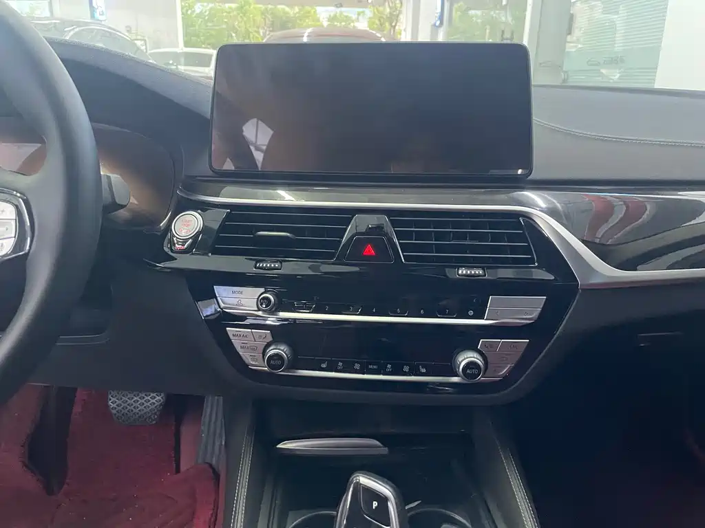 BMW 5 Series — миниатюра 19